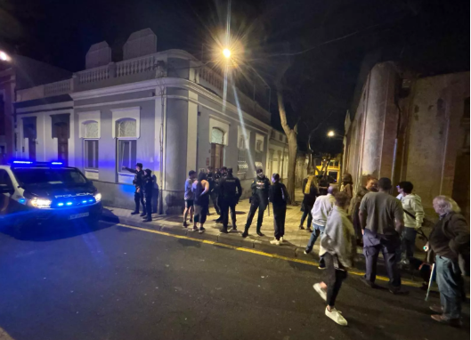 **Tenerife: quartiere organizza pattuglie contro gli abusivi**