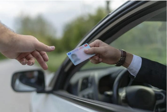 La DGT avverte: da oggi è obbligatorio portarlo in macchina