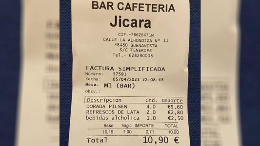 Il conto di un bar di Tenerife seduce un'influencer in vacanza