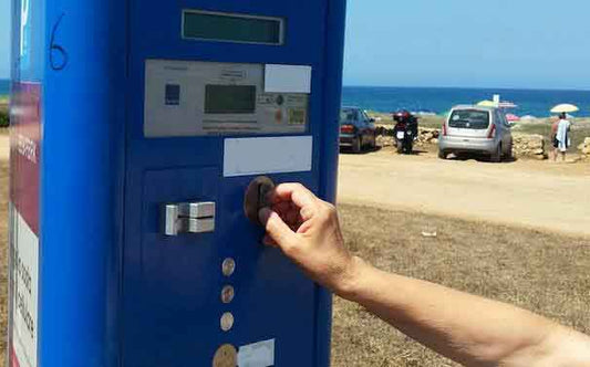 Pagare 12 euro per parcheggiare vicino alla spiaggia: Arriverà?