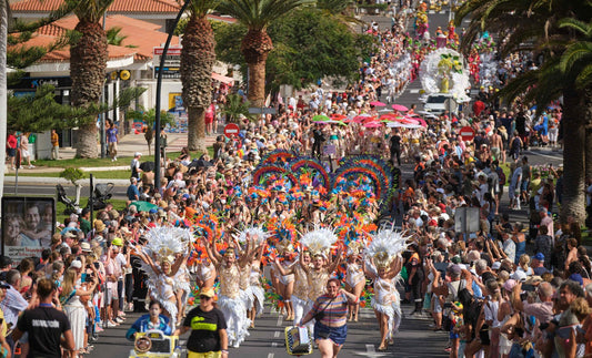 Sfilata di luci, colori e vibrazioni al Carnevales di Los Cristianos