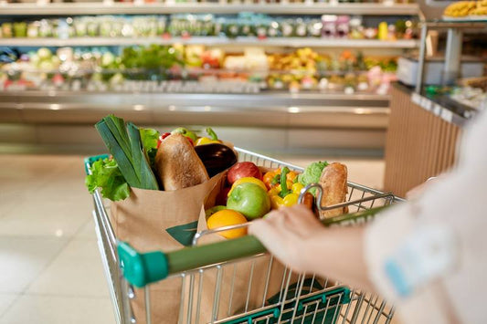 Non c'è pace fra gli scaffali: gli alimenti macinano aumenti continui