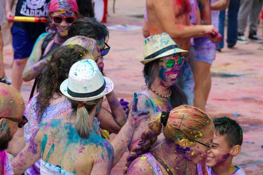 Nel parcheggio di Moscow Avenue, l'"Holi" ritorna ad Adeje