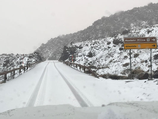 Temperature sotto lo zero e la neve imbianca il Teide