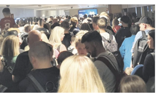 Caos al controllo passaporti all'aeroporto di Tenerife Sud