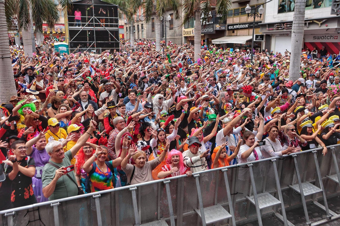 Divertimento in famiglia al primer Carnaval de Día di Santa Cruz