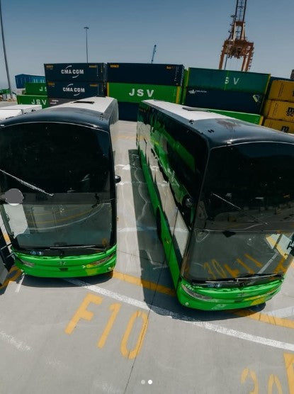 A Tenerife entrano in servizio nuovi autobus a due piani.
