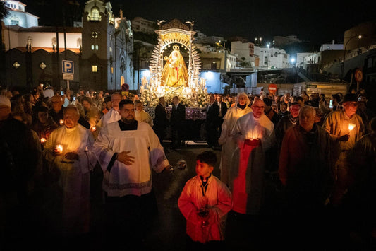 Candele accese illuminano il cammino della fede a Candelaria