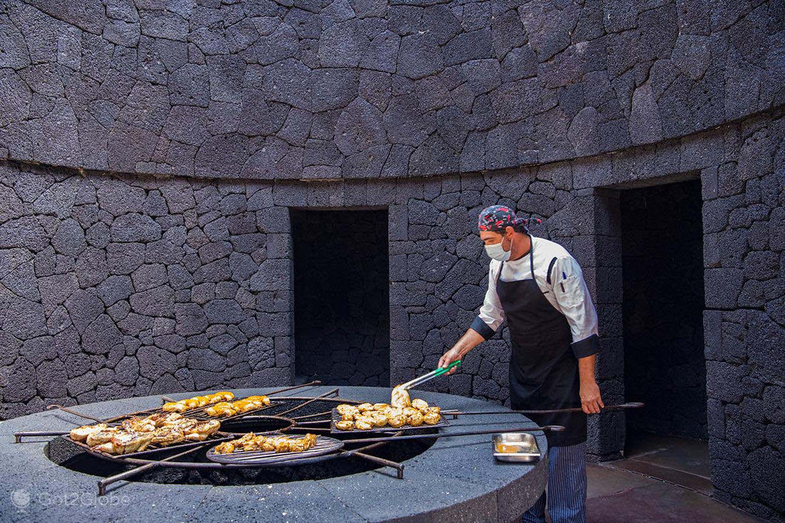 El Diablo il ristorante che cuoce i piatti sopra un vulcano