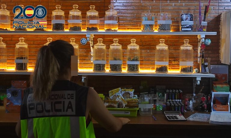 Chiusi 2 supermercati della droga nella zona della movida di Tenerife