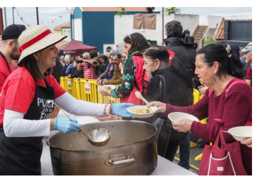 El puchero gigante: Ieri più di 5.000 persone lo hanno gustato