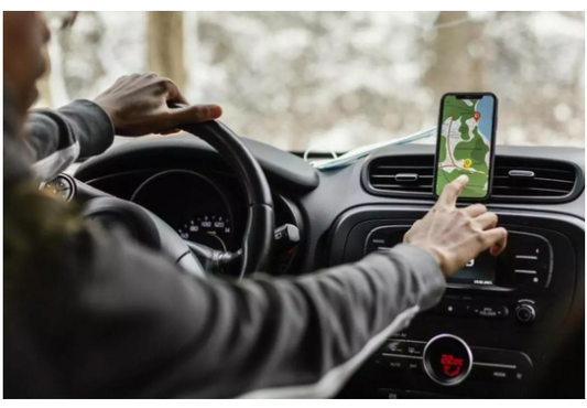 Come puoi tenere il cellulare sul cruscotto della tua auto