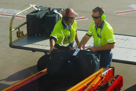 Tenerife Sud, furti nei bagagli: la Guardia Civil smaschera la banda