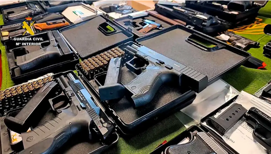 Smantellata una rete criminale di Siviglia e Tenerife che produceva armi  e trafficava cocaina.