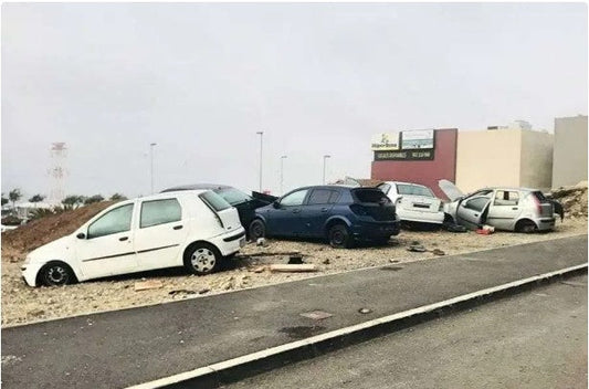 El Fraile trasformato in un centro di demolizione auto a cielo aperto
