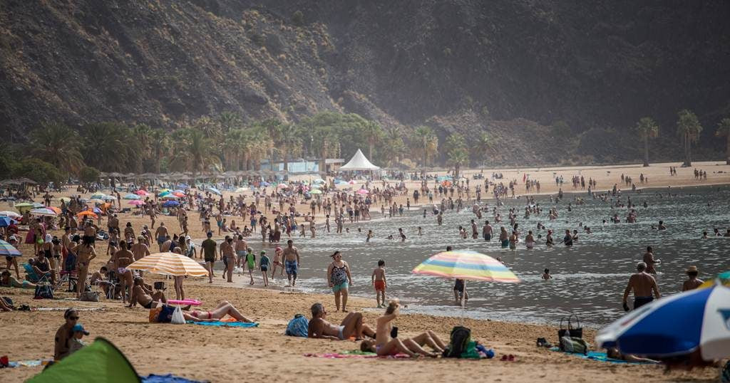 Quattro turisti su dieci che arrivano in Canaria scelgono Tenerife