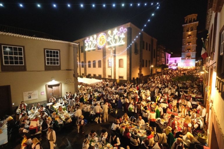 La danza del mago di San Benito riunisce 10.000 persone a La Laguna