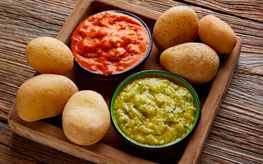 Mojo de cilantro, mojo palmero y  mojo picón