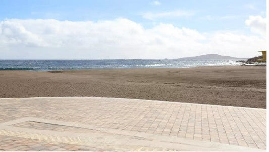 Sempre chiuse las playas a Gran Canaria a causa dell'allevamento ittico