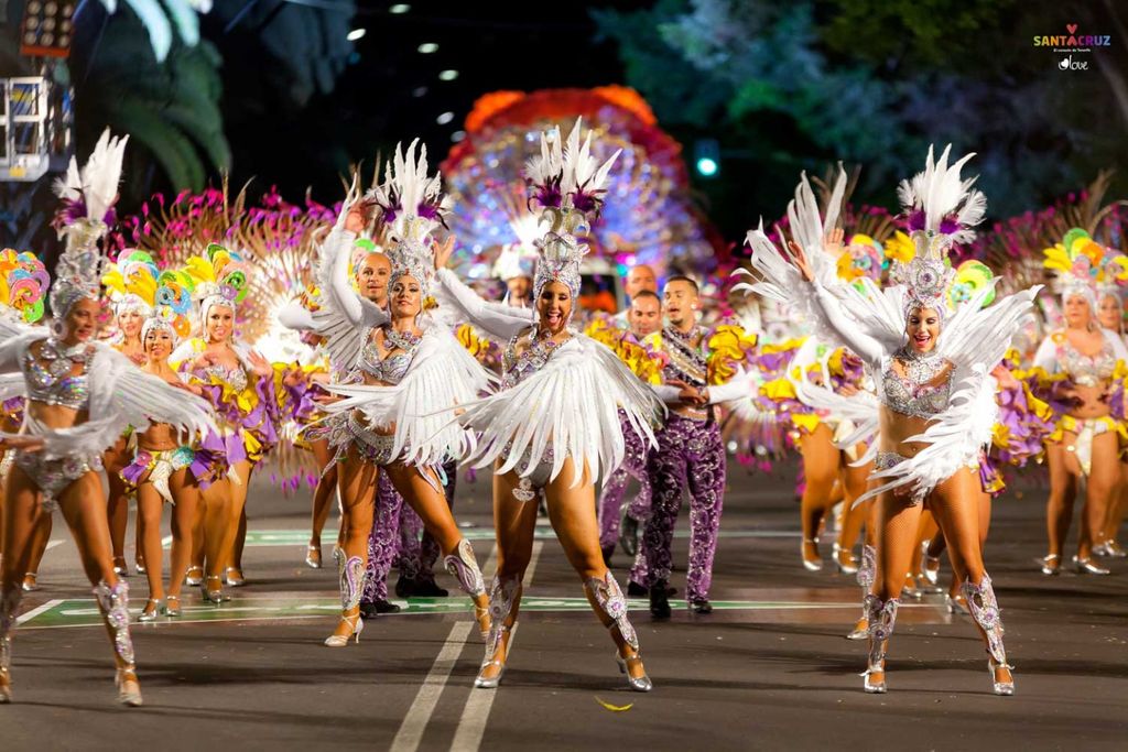 “Corridoi” per attraversare il Corteo del Carnevale di Santa Cruz