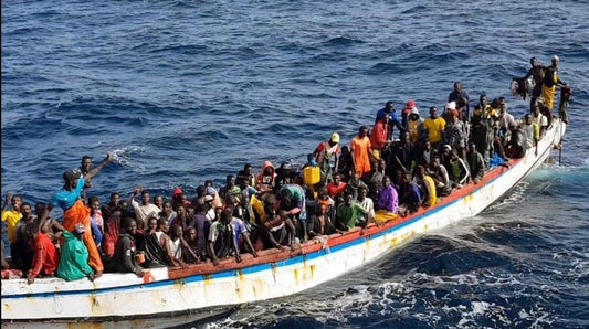 Canarie mille migranti in un giorno e un cayuco con 320