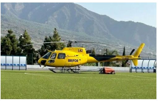 Preso a sassate uno elicottero che combatte l'incendio a Tenerife