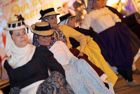 Arona celebra la fiera dell'artigianato e folklore a Las Américas