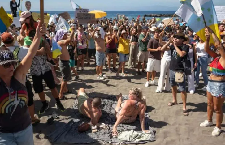Cresce il timore della "turismofobia" nelle Isole Canarie