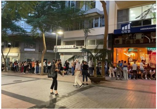 Code chilometriche all'apertura di Goiko a Tenerife