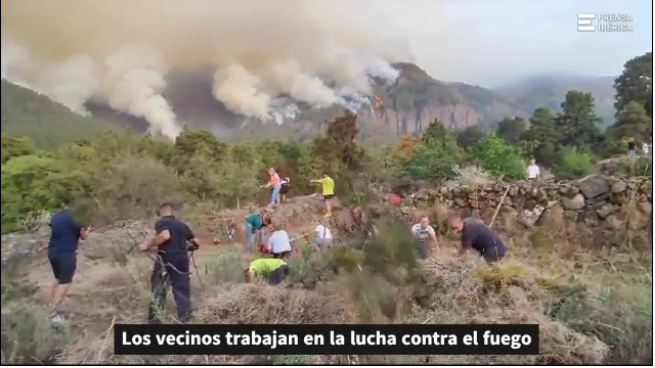 Muta la direzione del vento con possibili focolai nell'area sud