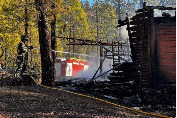 Tenerife sud, incendio in campeggio: evacuati 23 bambini