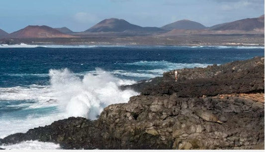 Lanzarote, due pescatori italiani travolti da un’onda:tragedia sfiorata