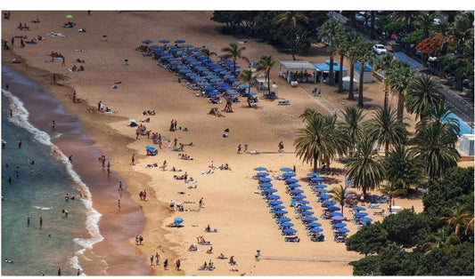 La storia della spiaggia di Las Teresitas che ha compiuto 50 anni
