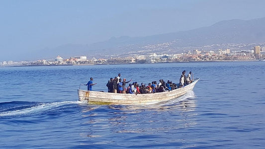 Impennata di arrivi di migranti in cayucos o imbarcazioni alle Canarie