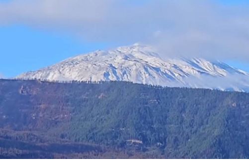 Grazie al DANA il Teide riceve un spolverata di neve