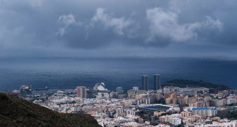 Ancora cieli caratterizzati da nubi a Tenerife.