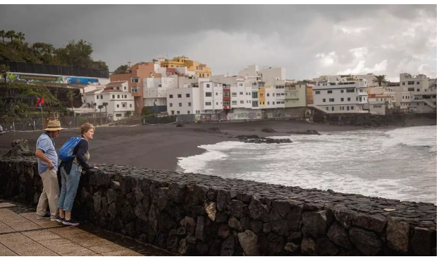 Playa Jardín cerca di rinasce tra rilanci e diffidenza locale