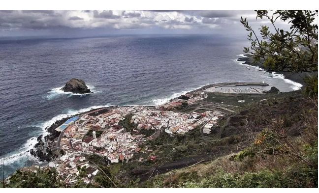La giornata potrebbe iniziare con leggere piogge a Tenerife