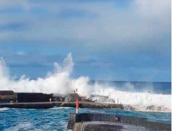 Tre morti e 15 feriti in una giornata tragica sulla costa di Tenerife