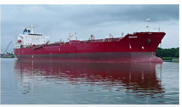 Affonda petroliera: fuoriuscita di petrolio potrebbe colpire le Canarie