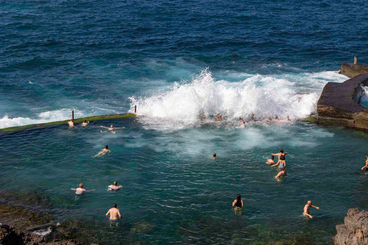 Due donne trascinate in mare dalla piscina di Los Gigantes