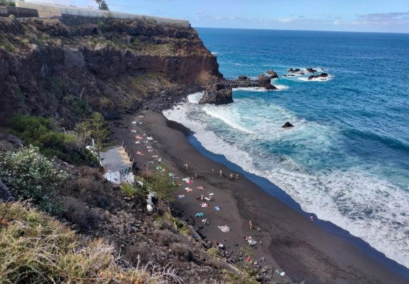 Sarà una lotta parcheggiare sopra una delle playa più belle di Tenerife