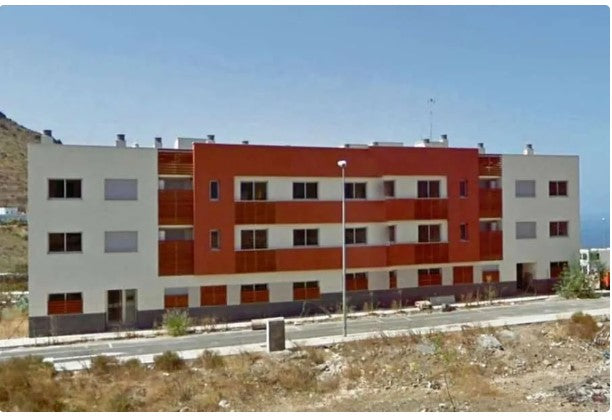 Mala gestione urbanistica a Tenerife:Arona 35 case vuote da 14 anni”