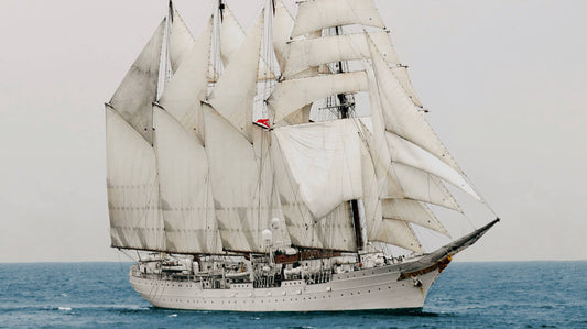 La nave scuola Juan Sebastián de Elcano fa scalo a Santa Cruz
