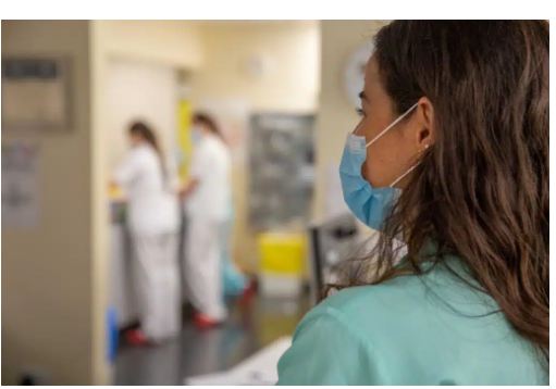 Oggi il governo elimina le mascherine negli ospedali e nelle farmacie
