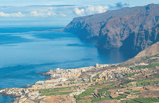 "Il fascino unico di Tenerife: panorami mozzafiato dall'alto."